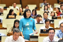 Đại biểu Nguyễn Thị Việt Nga (đoàn Hải Dương) phát biểu trong phiên thảo luận về dự án Luật Công đoàn (sửa đổi) ngày 24/10/2024. (Ảnh: THỦY NGUYÊN)
