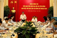 Đồng chí Phan Đình Trạc phát biểu tại buổi làm việc.