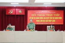 Thiếu tướng Phạm Đăng Khoa, Cục trưởng Cục Quản lý xuất nhập cảnh chủ trì đối thoại.