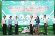 Đại diện tỉnh Bến Tre và Bộ Khoa học và Công nghệ công bố chỉ dẫn địa lý cho 7 sản phẩm chủ lực của tỉnh Bến Tre.