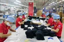 Sản xuất hàng dệt may tại Tổng công ty May 10.