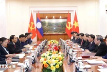 Thường trực Ban Ban Bí thư Trần Cẩm Tú hội đàm với đồng chí Bounthong Chitmany, Ủy viên Bộ Chính trị, Thường trực Ban Bí thư, Phó Chủ tịch nước Lào. (Ảnh: Phương Hoa/TTXVN)
