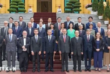 Chủ tịch nước Tô Lâm với Đại sứ, Đại biện các nước Liên minh châu Âu tại Việt Nam. (Ảnh: Nhan Sáng/TTXVN)