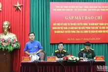 Các đồng chí đại diện Ban tổ chức trao đổi với các cơ quan báo chí, truyền thông về 2 Cuộc thi.