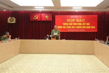 Thượng tướng Trần Quốc Tỏ, Thứ trưởng Công an, chủ trì họp báo.