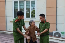 Giáo dục thế hệ trẻ Bộ Tư lệnh Cảnh sát Cơ động truyền thống cách mạng, đạo lý uống nước nhớ nguồn.