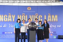 Nghi thức khai mạc Ngày hội việc làm dành cho lao động nữ tại tỉnh Bắc Ninh.
