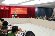 Thượng tướng Trần Quốc Tỏ chủ trì họp báo.
