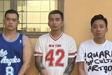 Các đối tượng bị bắt giữ (từ trái sang): Nguyễn Anh Duy, Đào Xuân Lộc, Nguyễn Tuấn Anh.