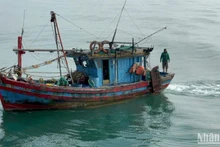 Tàu cá QB-11670 TS có hành vi khai thác hải sản không đúng vùng quy định.
