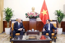Bộ trưởng Ngoại giao Bùi Thanh Sơn tiếp Cố vấn đặc biệt Liên minh nghị sĩ hữu nghị Nhật-Việt Takebe Tsutomu.
