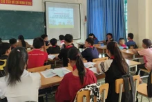 Ban tổ chức cuộc thi hướng dẫn học sinh Trường Trung học cơ sở Ẳng Tở hoàn thiện thông tin người dự thi theo yêu cầu thể lệ cuộc thi.