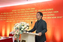 Đồng chí Trần Tuấn Anh phát biểu tại hội nghị.