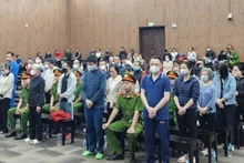 Các bị cáo tại phiên tòa vụ án mua bán hóa đơn trái phép.