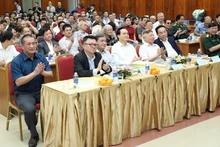 Các đại biểu tham dự buổi lễ ra mắt sách "Con đường tương lai" - Tập 1.