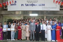 Thứ trưởng Giáo dục và Đào tạo Việt Nam Nguyễn Văn Phúc cùng Phó Thủ tướng Nga Dmitry Chernyshenko thăm làm việc tại Phân viện Puskin.