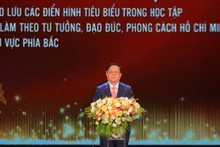 Đồng chí Nguyễn Trọng Nghĩa, Ủy viên Bộ Chính trị, Bí thư Trung ương Đảng, Trưởng Ban Tuyên giáo Trung ương ghi nhận, biểu dương 33 điển hình, mô hình làm tiêu biểu học tập, làm theo Bác Hồ khu vực phía bắc.