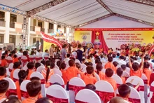 Thầy và trò điểm Trường mầm non và tiểu học Xuyên Sơn hân hoan khai giảng năm học 2023-2024 tại ngôi trường mới.