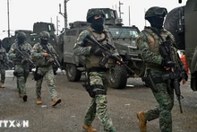 Lực lượng an ninh được triển khai tại nhà tù Regional 8 ở Guayaquil, Ecuador, ngày 7/1/2024. (Ảnh: AFP/TTXVN)