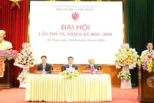 Đoàn Chủ tịch đại hội.
