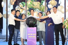 Các đại biểu chính thức khai trương App Ẩm thực Hoàn Kiếm.