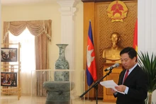 Bí thư Đảng ủy, Đại sứ Nguyễn Huy Tăng phát biểu tại lễ kỷ niệm. (Ảnh: Nguyễn Hiệp)