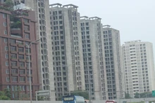 Khu nhà ở cho học sinh, sinh viên tại Khu đô thị Pháp Vân-Tứ Hiệp là một trong những dự án đầu tư kéo dài, chậm đưa vào sử dụng gây lãng phí. (Ảnh: DOÃN THÀNH)
