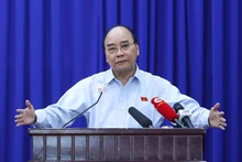 Chủ tịch nước Nguyễn Xuân Phúc phát biểu tại Hội nghị tiếp xúc cử tri.