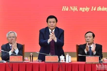 Đồng chí Nguyễn Xuân Thắng, Ủy viên Bộ Chính trị, Giám đốc Học viện Chính trị Quốc gia Hồ Chí Minh, Chủ tịch Hội đồng Lý luận Trung ương cùng các đồng chí lãnh đạo Hội đồng Lý luận Trung ương chủ trì Kỳ họp thứ sáu.