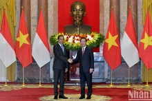 Chủ tịch nước Võ Văn Thưởng và Tổng thống Cộng hòa Indonesia Joko Widodo tại lễ đón.