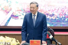 Tổng Bí thư Tô Lâm chúc Tết Đảng bộ, chính quyền và Nhân dân Thủ đô. (Ảnh: Thống Nhất/TTXVN)
