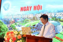 Ông Lê Thành Đô, Phó Bí thư Tỉnh ủy, Chủ tịch Ủy ban nhân dân tỉnh Điện Biên đã phát động “Chiến dịch Điện Biên Phủ-Hành trình phủ AI” và phong trào “Bình dân học vụ số” tại sự kiện.