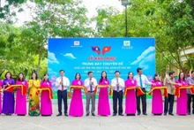 Cắt băng khai mạc Triển lãm “Khắc sâu tình hữu nghị vĩ đại, đoàn kết đặc biệt Việt Nam-Lào, Lào-Việt Nam”.