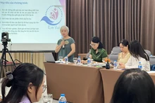 Tiến sĩ Khuất Thu Hồng giới thiệu dự án tại chương trình “Giới thiệu các sản phẩm của dự án Em Vui”.