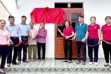 Khánh thành nhà đại đoàn kết tại xã Đông Thọ (Sơn Dương, Tuyên Quang).