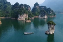 Cọc Vài-Điểm tham quan hút khách du lịch lòng hồ thủy điện Tuyên Quang.