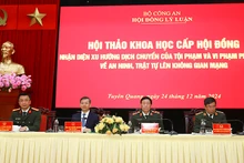 Các đồng chí chủ trì hội thảo.