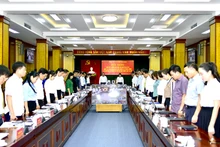 Các đại biểu dự hội nghị ở các điểm cầu đã dành phút mặc niệm tưởng nhớ Tổng Bí thư Nguyễn Phú Trọng.