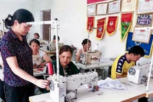 Lớp đào tạo nghề may cho người lao động tại huyện Sơn Dương.