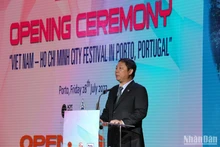 Phó Chủ tịch UBND Thành phố Hồ Chí Minh Dương Anh Đức phát biểu khai mạc Lễ hội Việt Nam - Thành phố Hồ Chí Minh tại Porto. (Ảnh: Khải Hoàn)