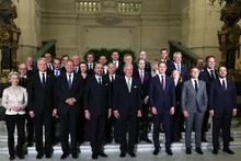 Các đại biểu chụp ảnh chung tại hội nghị thượng đỉnh của EU ở Brussels, Bỉ ngày 17/4/2024. (Ảnh: AFP/TTXVN)