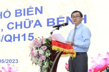 GS, TS Trần Văn Thuấn, Thứ trưởng Y tế, Phó chủ tịch Hội đồng Y khoa Quốc gia phát biểu tại hội nghị.