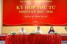 Các đồng chí chủ trì kỳ họp.