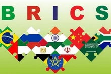 Biểu tượng Nhóm BRICS cùng quốc kỳ các nước thành viên và các nước được mời gia nhập nhóm. (Ảnh: IRNA/TTXVN)