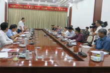 Bí thư Thành ủy Thành phố Hồ Chí Minh phát biểu ý kiến tại buổi gặp lãnh đạo 2 đội bóng của Thành phố Hồ Chí Minh.