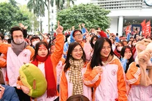 Đông đảo các bạn trẻ tham gia chương trình Chủ nhật Đỏ.
