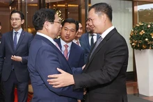 Thủ tướng Phạm Minh Chính tiễn Thủ tướng Vương quốc Campuchia Samdech Moha Bovor Thipadei Hun Manet kết thúc chuyến thăm chính thức Việt Nam. (Ảnh: TTXVN)