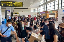 Người dân phản ánh tới đường dây nóng cần có đủ thông tin thời gian, địa điểm, biển kiểm soát phương tiện (hoặc số hiệu chuyến bay, chuyến tàu).
