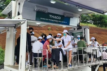 Đắk Nông dùng xe lưu động đẩy nhanh tiến độ tiêm vaccine phòng Covid-19.