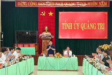 Chủ tịch Quốc hội Vương Đình Huệ chủ trì buổi làm việc với Ban Thường vụ Tỉnh ủy Quảng Trị. (Ảnh: DUY LINH)